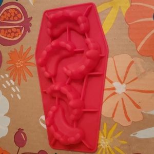 3/$30 Vampire teeth mold